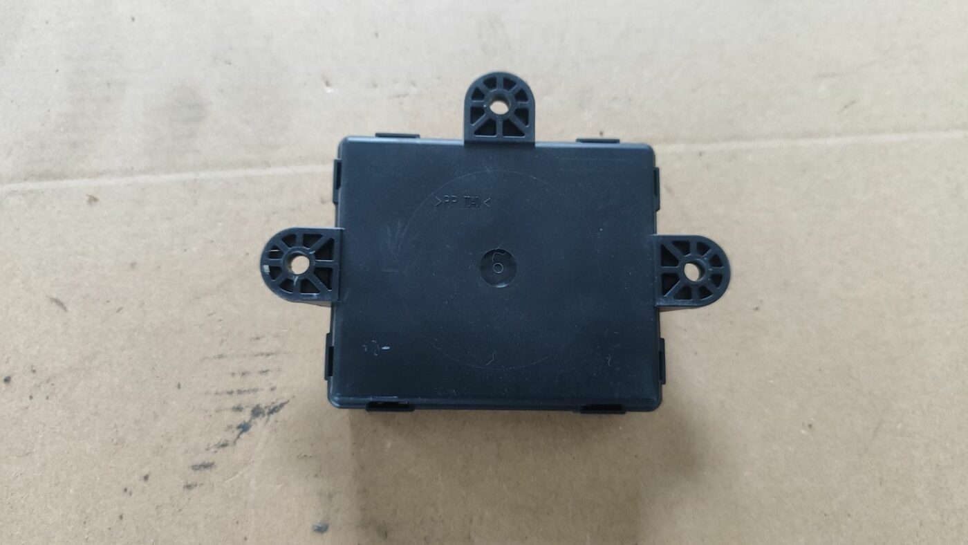 Aizmugurējo kreiso durvju vadības bloks priekš FORD FOCUS 2016 UNIVERSAL