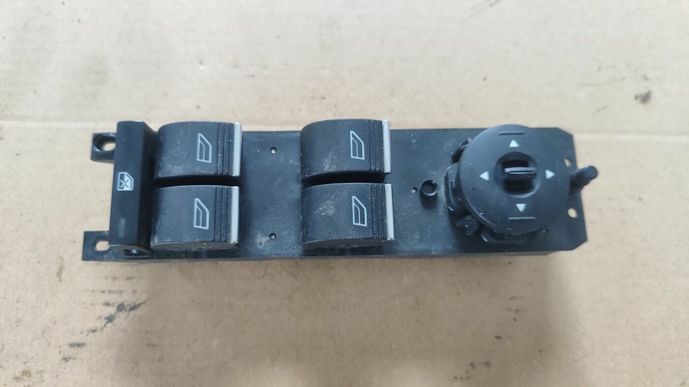 Šofera durvju slēdža pogas priekš FORD FOCUS 2016 UNIVERSAL 2 Šofera durvju slēdža pogas priekš FORD FOCUS 2016 UNIVERSAL