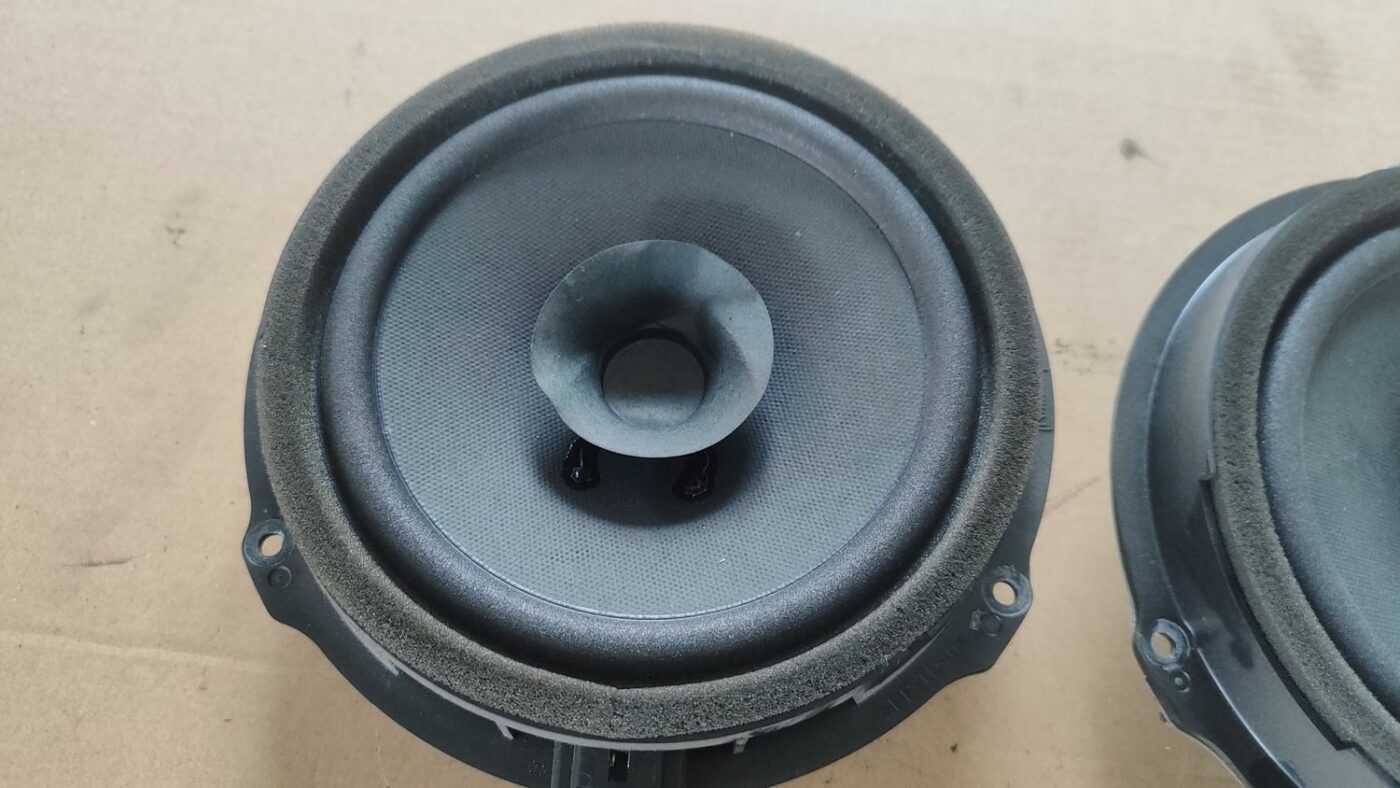 Durvju skaļrunis, apakšā priekš FORD FOCUS 2016 UNIVERSAL 8 Durvju skaļrunis, apakšā priekš FORD FOCUS 2016 UNIVERSAL