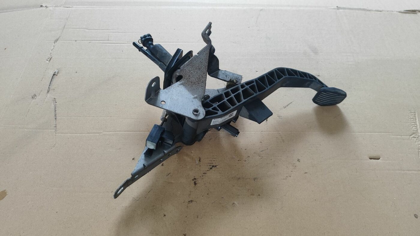 Sajūga pedālis priekš FORD FOCUS 2016 UNIVERSAL