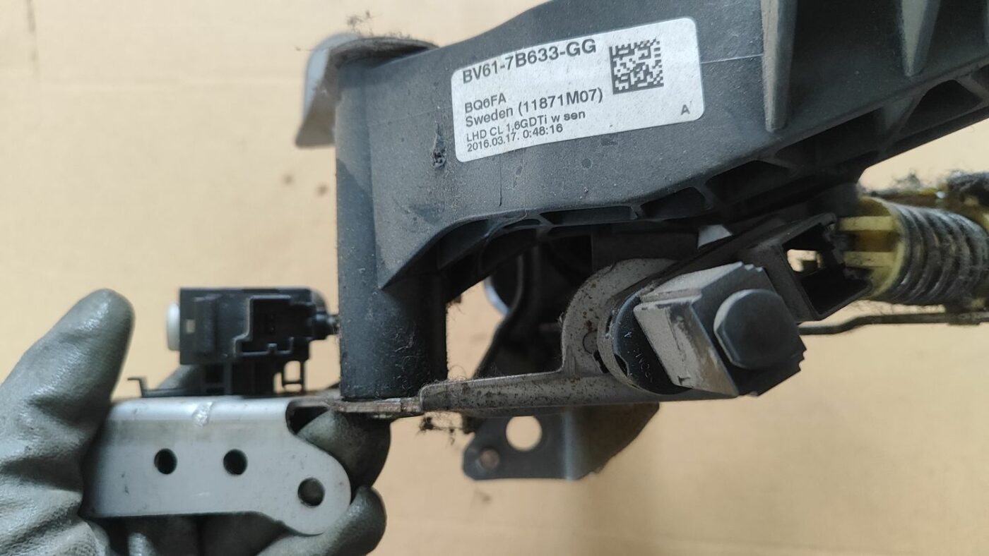 Sajūga pedālis priekš FORD FOCUS 2016 UNIVERSAL