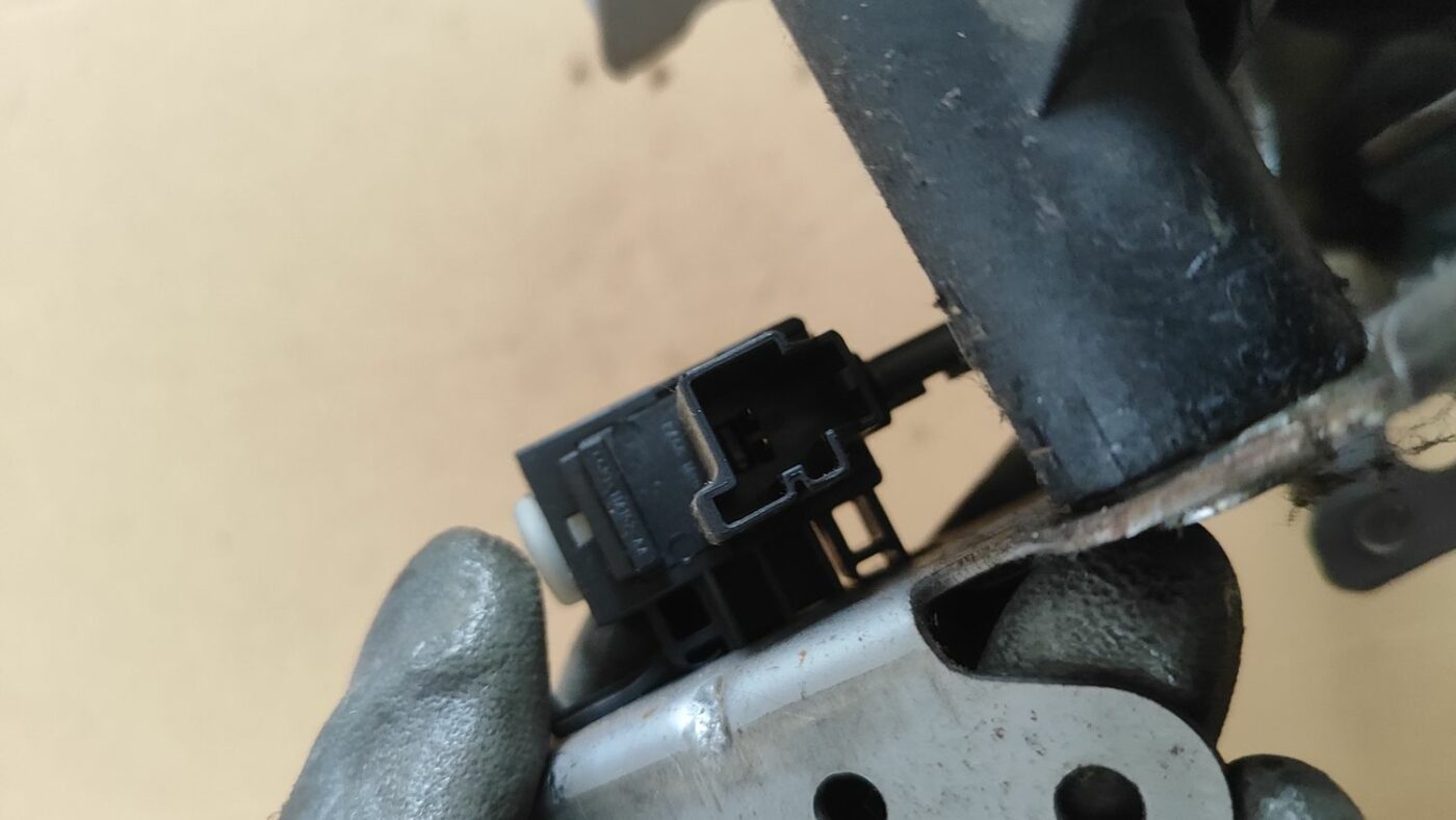 Sajūga pedālis priekš FORD FOCUS 2016 UNIVERSAL