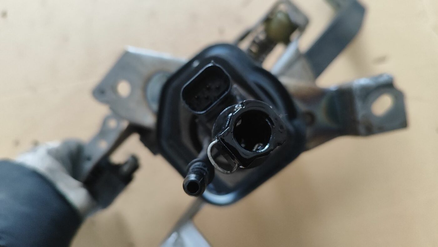 Sajūga pedālis priekš FORD FOCUS 2016 UNIVERSAL