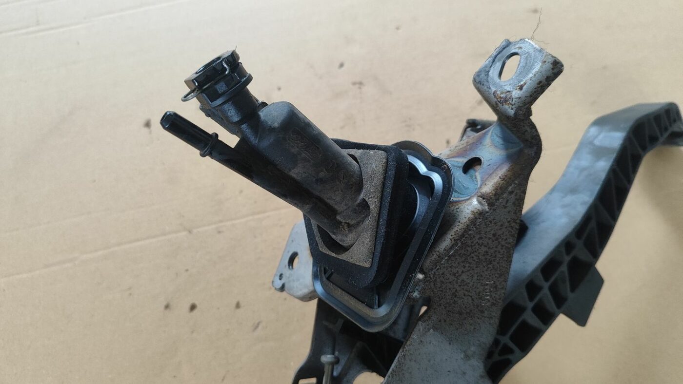 Sajūga pedālis priekš FORD FOCUS 2016 UNIVERSAL