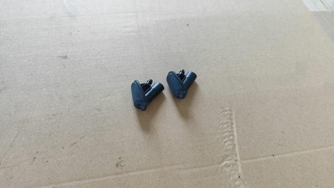 Vējstikla mazgāšanas šķidruma sprausla priekš FORD FOCUS 2016 UNIVERSAL 1 Vējstikla mazgāšanas šķidruma sprausla priekš FORD FOCUS 2016 UNIVERSAL