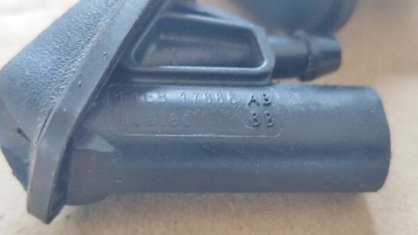 Vējstikla mazgāšanas šķidruma sprausla priekš FORD FOCUS 2016 UNIVERSAL 4 Vējstikla mazgāšanas šķidruma sprausla priekš FORD FOCUS 2016 UNIVERSAL