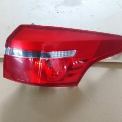 Aizmugurējais labais lukturis priekš FORD FOCUS 2016 UNIVERSAL