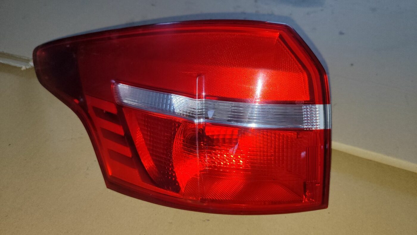 Aizmugurējais kreisais lukturis priekš FORD FOCUS 2016 UNIVERSAL 2 Aizmugurējais kreisais lukturis priekš FORD FOCUS 2016 UNIVERSAL