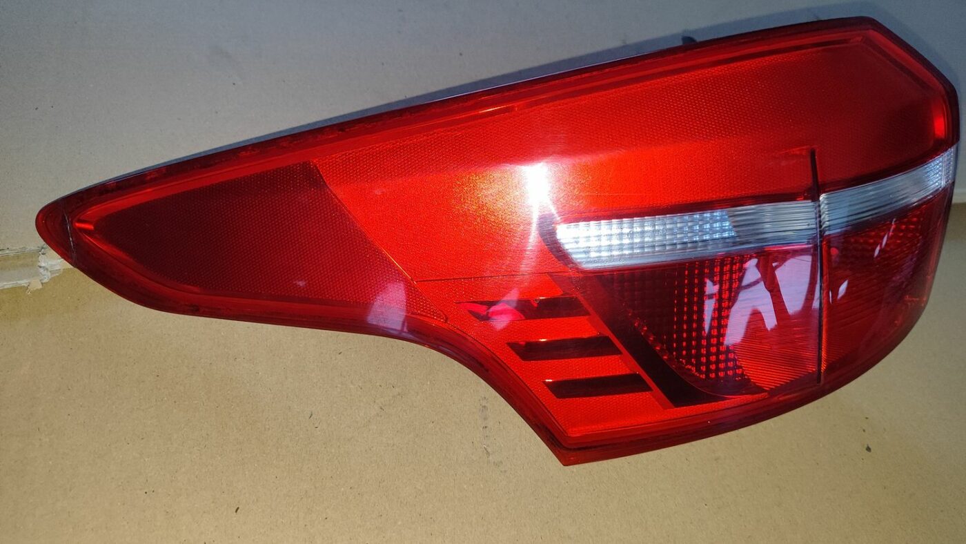 Aizmugurējais kreisais lukturis priekš FORD FOCUS 2016 UNIVERSAL 11 Aizmugurējais kreisais lukturis priekš FORD FOCUS 2016 UNIVERSAL