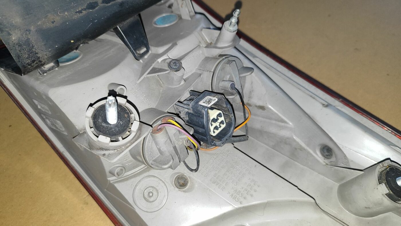 Aizmugurējais kreisais lukturis priekš FORD FOCUS 2016 UNIVERSAL 7 Aizmugurējais kreisais lukturis priekš FORD FOCUS 2016 UNIVERSAL