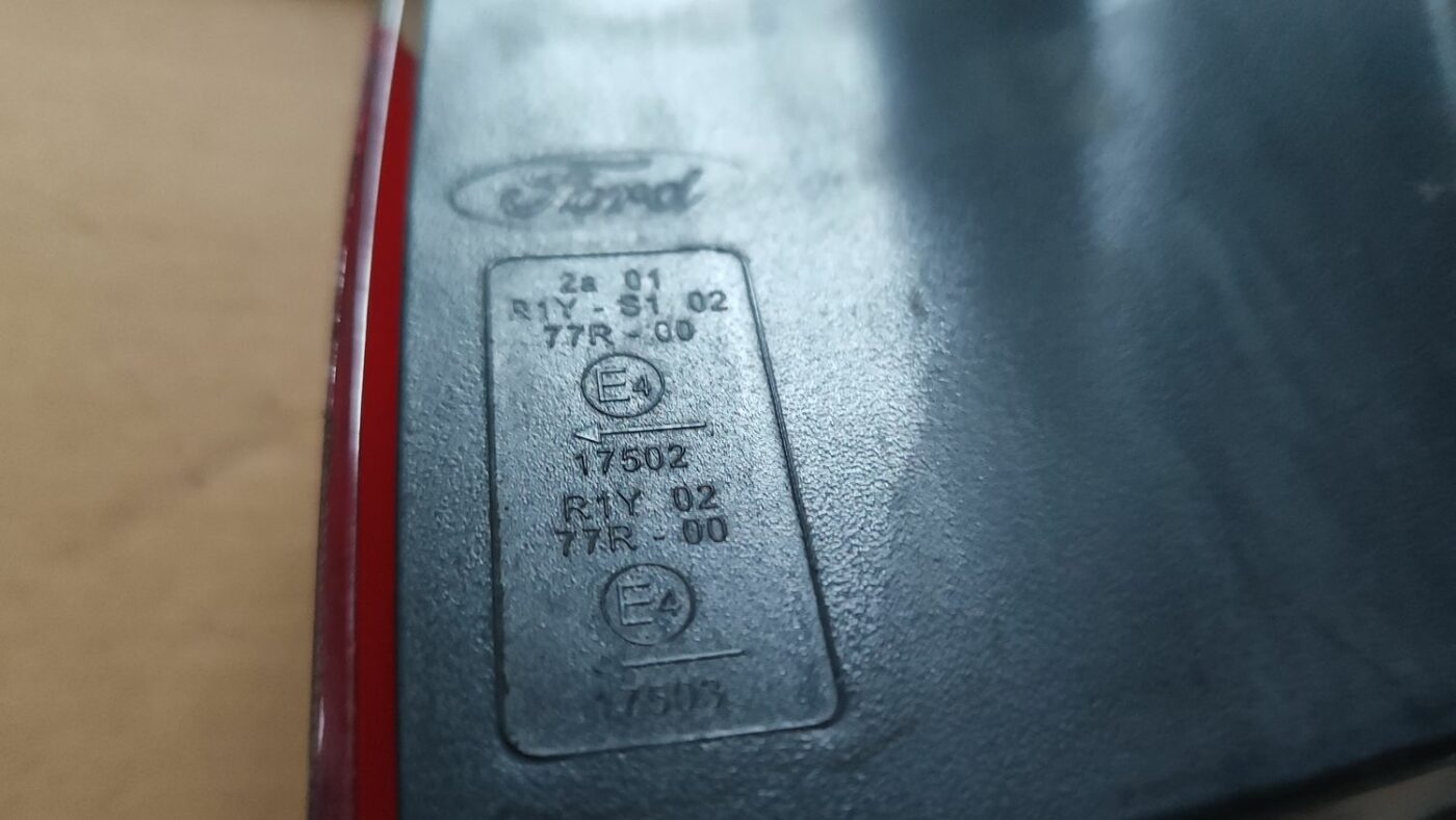 Aizmugurējais kreisais lukturis priekš FORD FOCUS 2016 UNIVERSAL 3 Aizmugurējais kreisais lukturis priekš FORD FOCUS 2016 UNIVERSAL