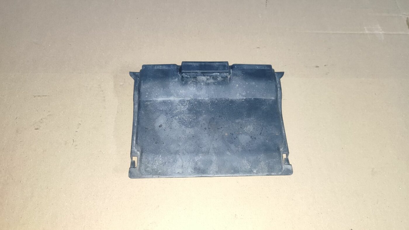 Akumulatora vāks priekš FORD FOCUS 2016 UNIVERSAL 1 Akumulatora vāks priekš FORD FOCUS 2016 UNIVERSAL