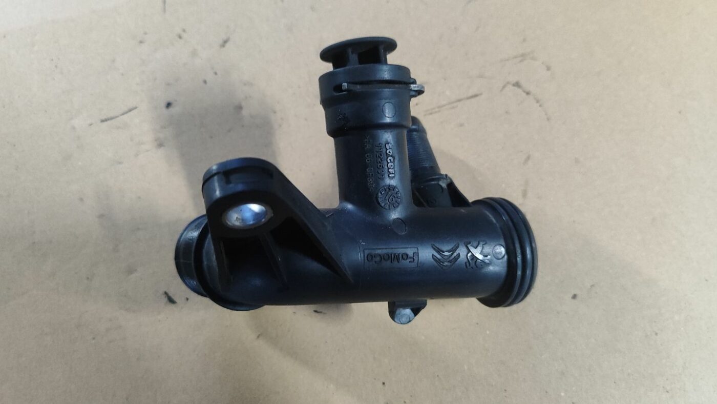 Dzesēšanas caurule priekš FORD FOCUS 2016 UNIVERSAL 4 Dzesēšanas caurule priekš FORD FOCUS 2016 UNIVERSAL