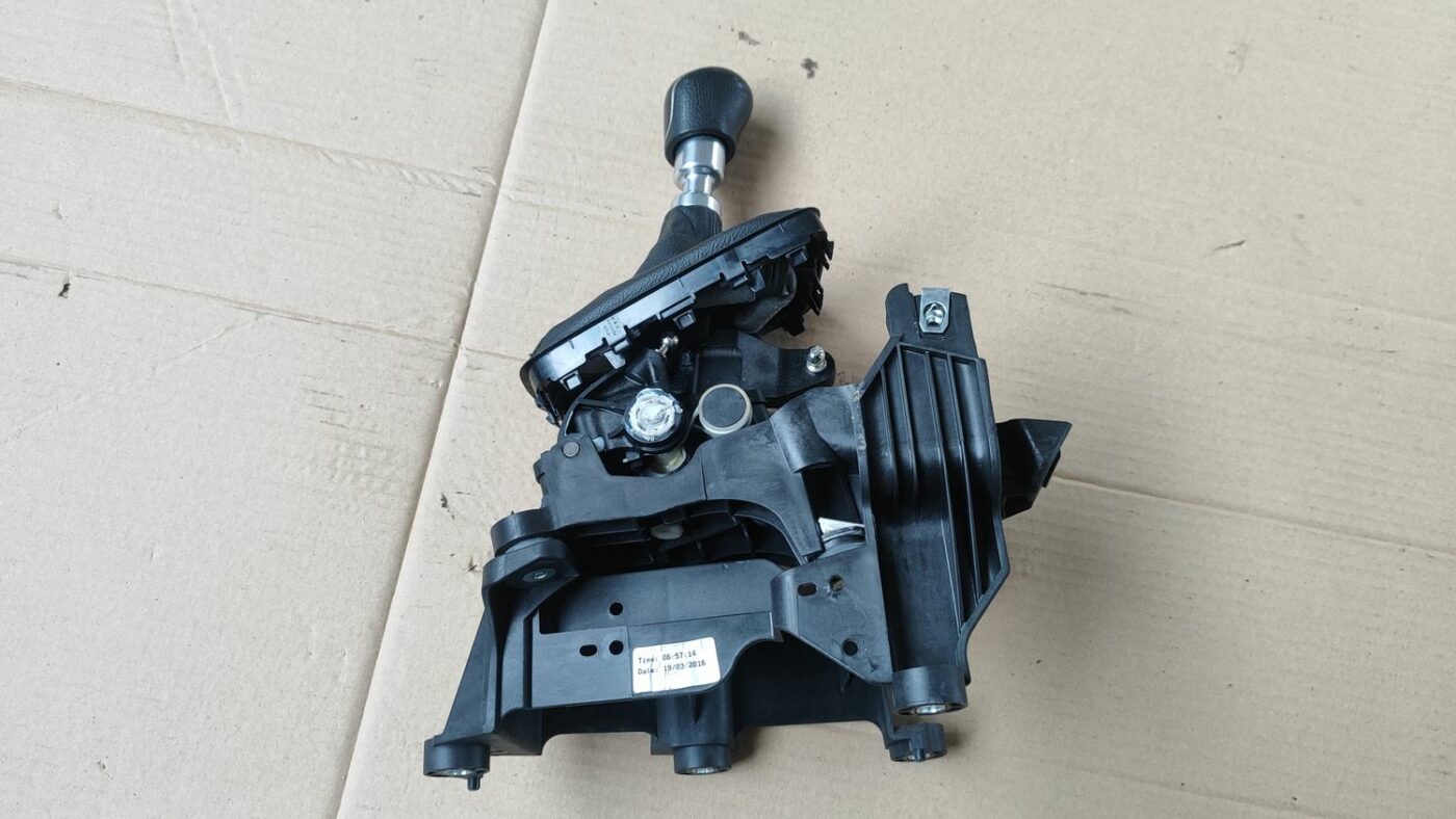 Ātrumu pārslēgšanas slēdzis priekš FORD FOCUS 2016 UNIVERSAL 5 Ātrumu pārslēgšanas slēdzis priekš FORD FOCUS 2016 UNIVERSAL