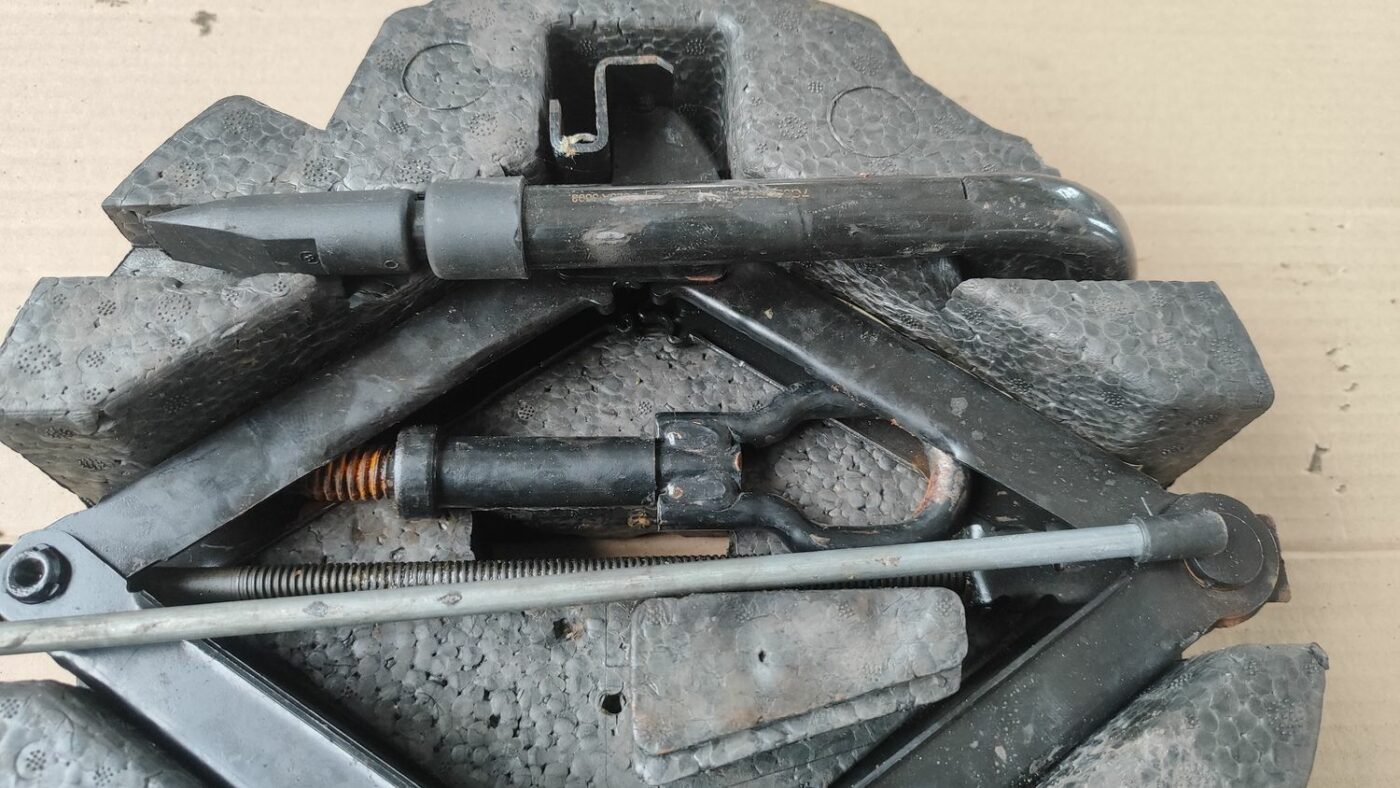 Instrumentu komplekts priekš FORD FOCUS 2016 UNIVERSAL 6 Instrumentu komplekts priekš FORD FOCUS 2016 UNIVERSAL