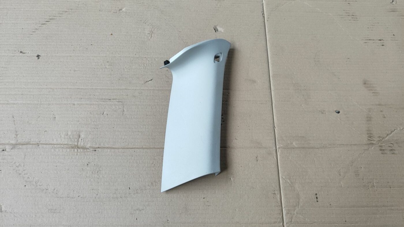 Aizmugurējas salona statnes apdare priekš FORD FOCUS 2016 UNIVERSAL 1 Aizmugurējas salona statnes apdare priekš FORD FOCUS 2016 UNIVERSAL