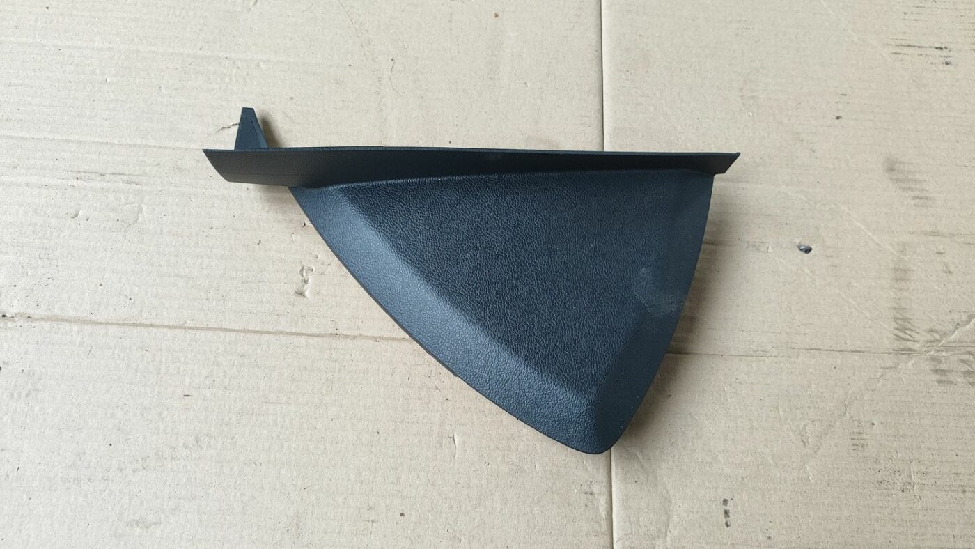 Mērinstrumentu paneļa sānu apdare priekš FORD FOCUS 2016 UNIVERSAL 1 Mērinstrumentu paneļa sānu apdare priekš FORD FOCUS 2016 UNIVERSAL