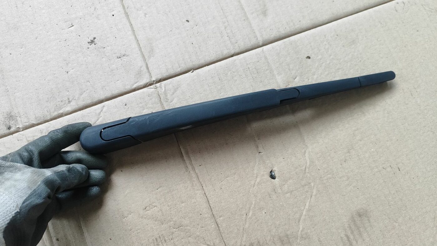 Aizmugurējā loga tīrītāja slotiņa priekš FORD FOCUS 2016 UNIVERSAL