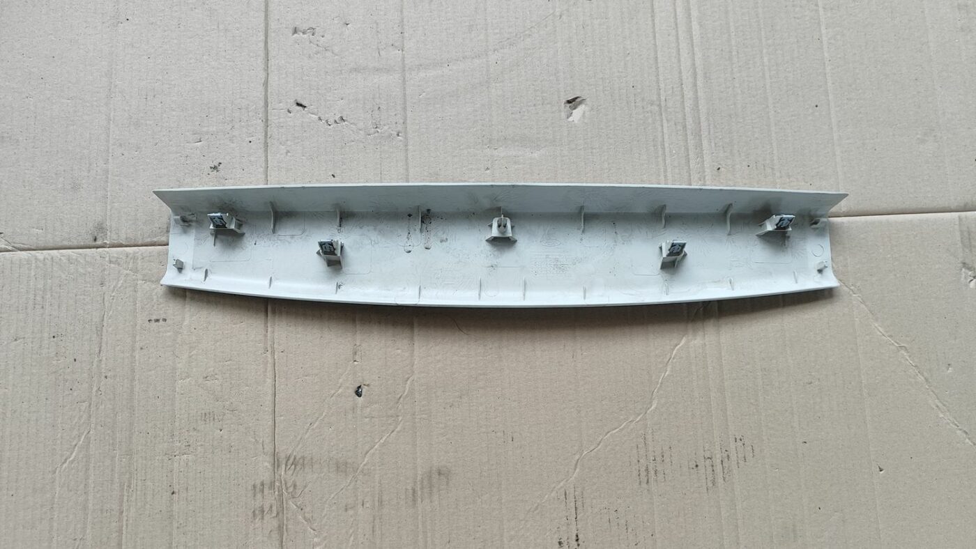 Bagāžnieka vāka apdare priekš FORD FOCUS 2016 UNIVERSAL