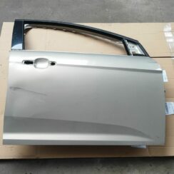 Priekšējās labās durvis priekš FORD FOCUS 2016 UNIVERSAL