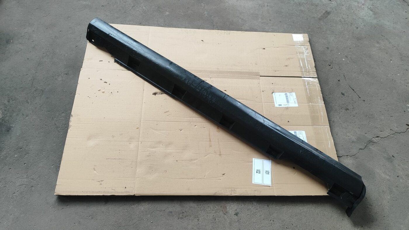 Ārēja sliekšņa kreisa uzlika priekš FORD FOCUS 2016 UNIVERSAL 1 Ārēja sliekšņa kreisa uzlika priekš FORD FOCUS 2016 UNIVERSAL