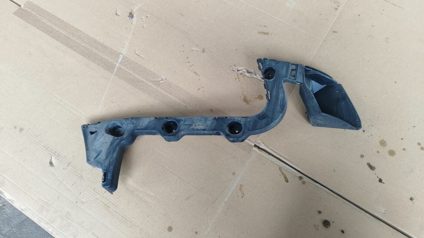 Aizmugurēja bufera kronšteins priekš FORD FOCUS 2016 UNIVERSAL 1 Aizmugurēja bufera kronšteins priekš FORD FOCUS 2016 UNIVERSAL