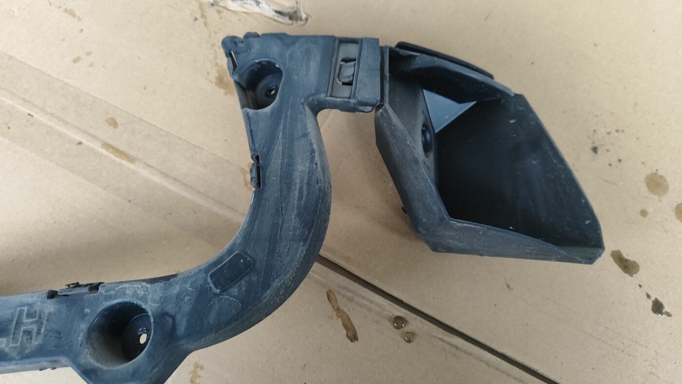 Aizmugurēja bufera kronšteins priekš FORD FOCUS 2016 UNIVERSAL 5 Aizmugurēja bufera kronšteins priekš FORD FOCUS 2016 UNIVERSAL