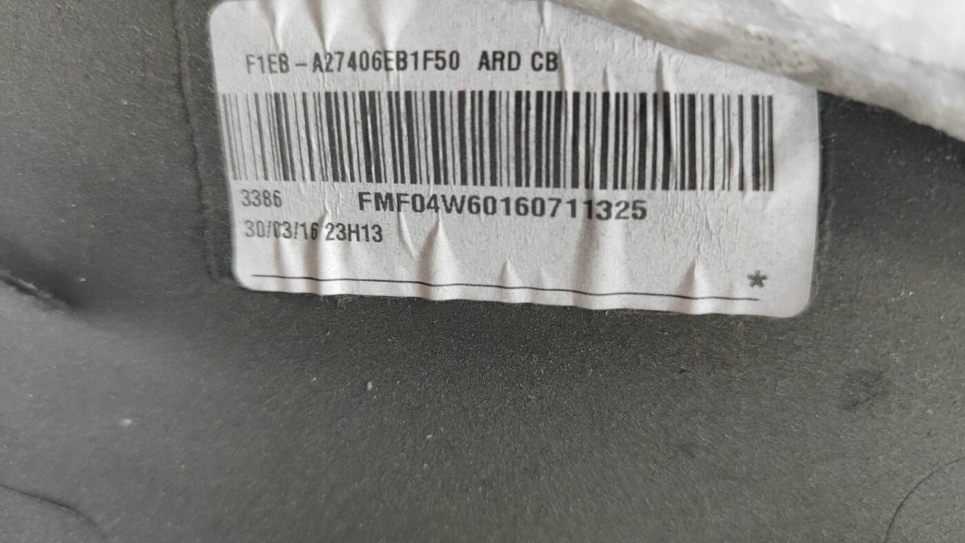 Aizmugurējo labo durvju apdare priekš FORD FOCUS 2016 UNIVERSAL 4 Aizmugurējo labo durvju apdare priekš FORD FOCUS 2016 UNIVERSAL