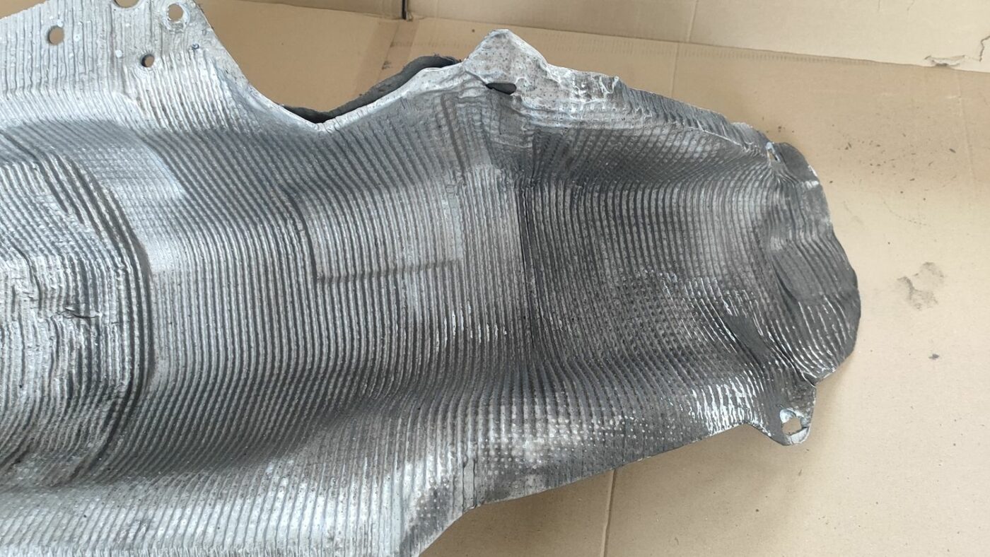 Izpūtēja sistēmas karstuma aizsargs priekš FORD FOCUS 2016 UNIVERSAL 2 Izpūtēja sistēmas karstuma aizsargs priekš FORD FOCUS 2016 UNIVERSAL