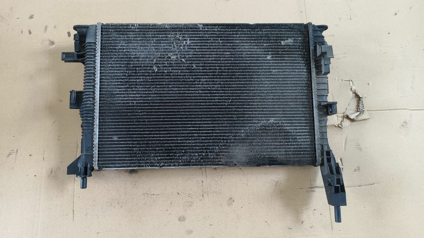 Dzesēšanas radiators priekš FORD FOCUS 2016 UNIVERSAL 3 Dzesēšanas radiators priekš FORD FOCUS 2016 UNIVERSAL