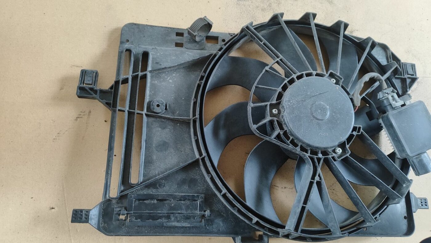 Dzesēšanas radiatora ventilators priekš FORD FOCUS 2016 UNIVERSAL 5 Dzesēšanas radiatora ventilators priekš FORD FOCUS 2016 UNIVERSAL