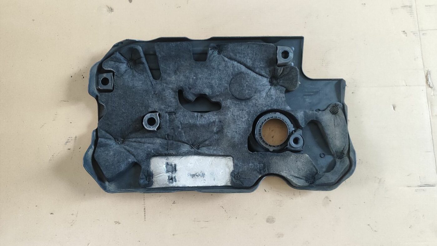 Dzinēja dekoratīvais vāks priekš FORD FOCUS 2016 UNIVERSAL