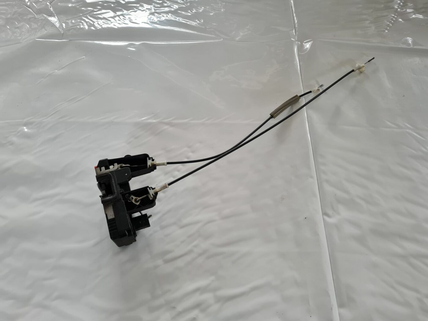 Aizmugurējo labo durvju slēdzene priekš OPEL VECTRA C 2006 1 Aizmugurējo labo durvju slēdzene priekš OPEL VECTRA C 2006