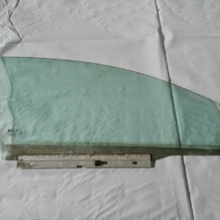 Priekšējo labo durvju stikls priekš OPEL VECTRA C 2006