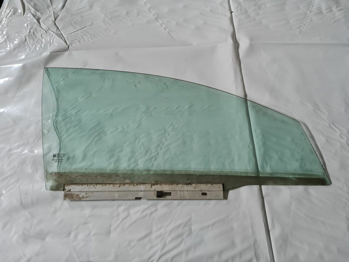 Priekšējo labo durvju stikls priekš OPEL VECTRA C 2006 1 Priekšējo labo durvju stikls priekš OPEL VECTRA C 2006