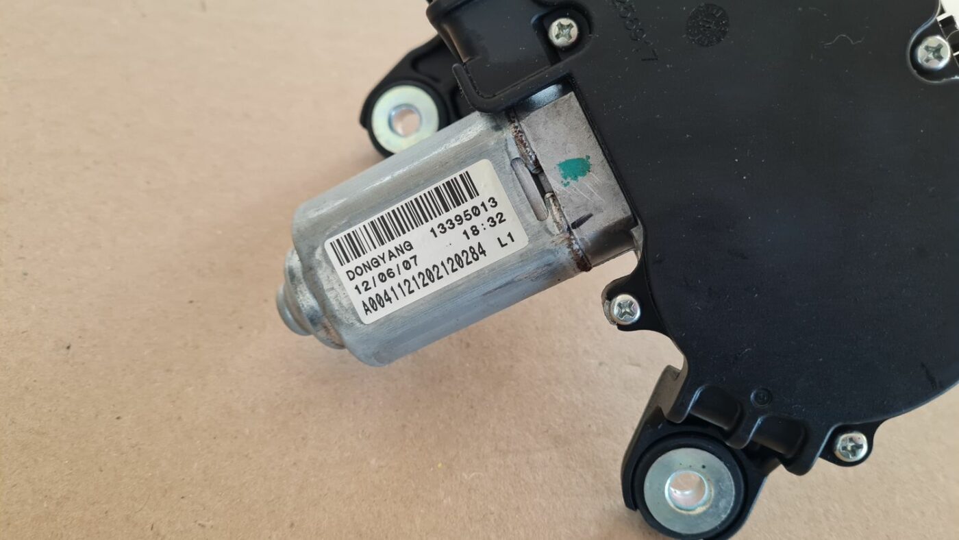 Aizmugurējā stikla tīrītāja motors priekš OPEL ASTRA J 2013 3 Aizmugurējā stikla tīrītāja motors priekš OPEL ASTRA J 2013