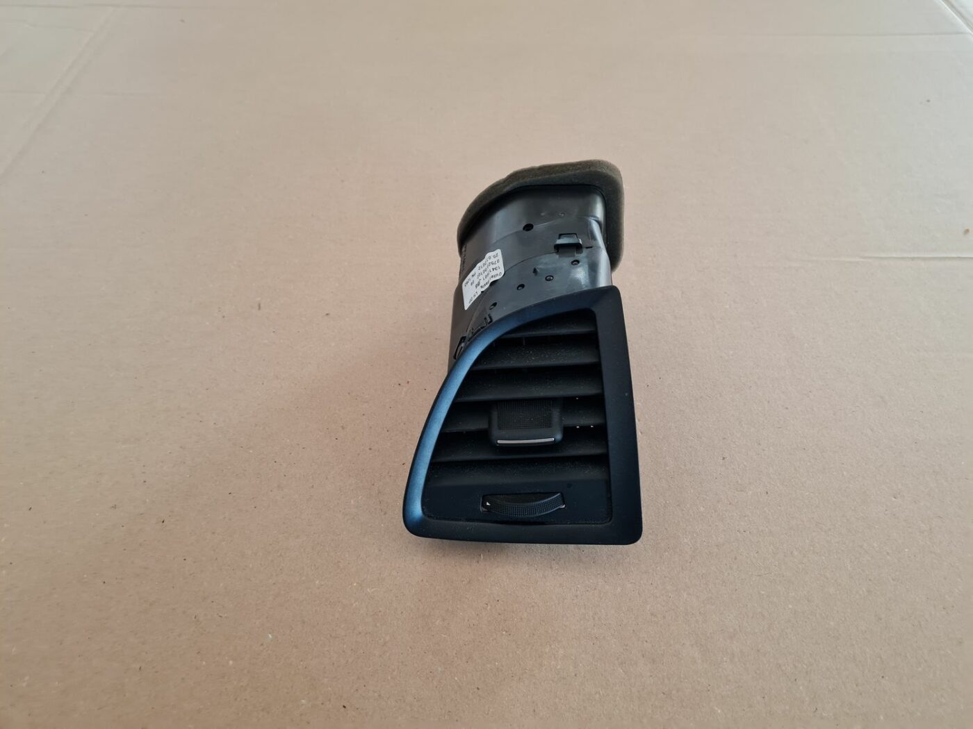 Mērinstrumentu paneļa gaisa vads, pa kreisi priekš OPEL ASTRA J 2013 1 Mērinstrumentu paneļa gaisa vads, pa kreisi priekš OPEL ASTRA J 2013