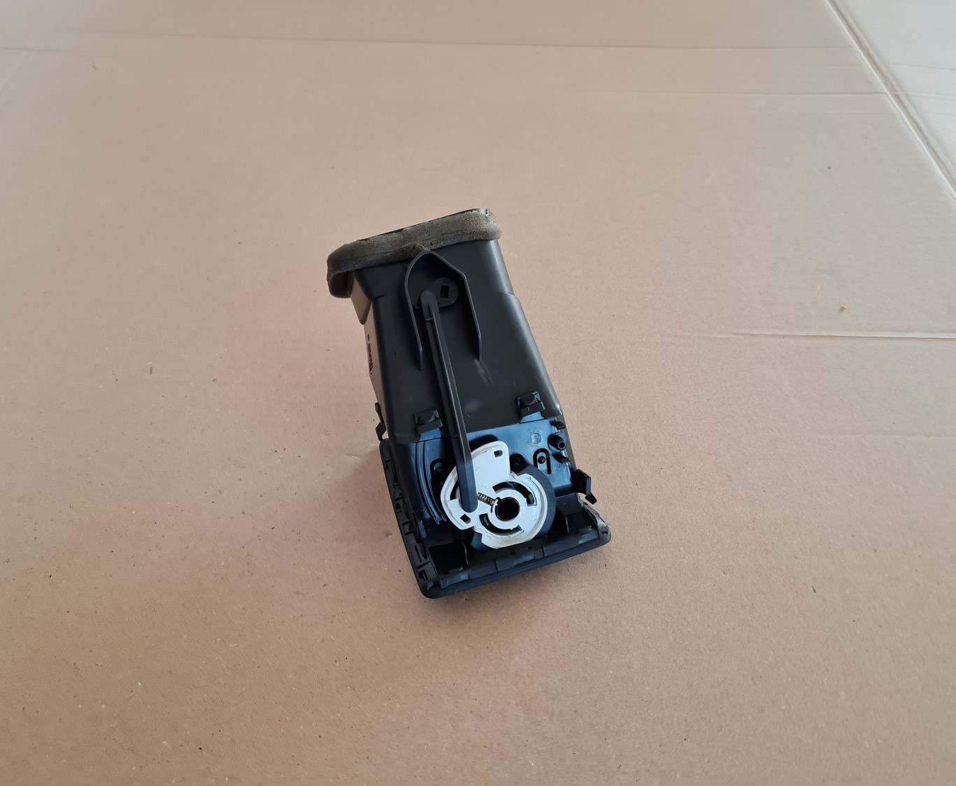 Mērinstrumentu paneļa gaisa vads, pa kreisi priekš OPEL ASTRA J 2013 3 Mērinstrumentu paneļa gaisa vads, pa kreisi priekš OPEL ASTRA J 2013