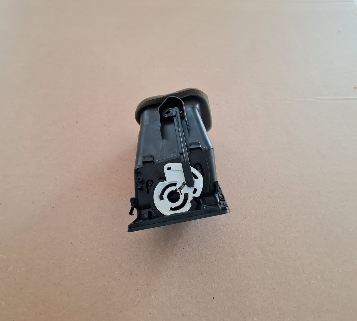 Mērinstrumentu paneļa gaisa vads, pa labi priekš OPEL ASTRA J 2013 3 Mērinstrumentu paneļa gaisa vads, pa labi priekš OPEL ASTRA J 2013