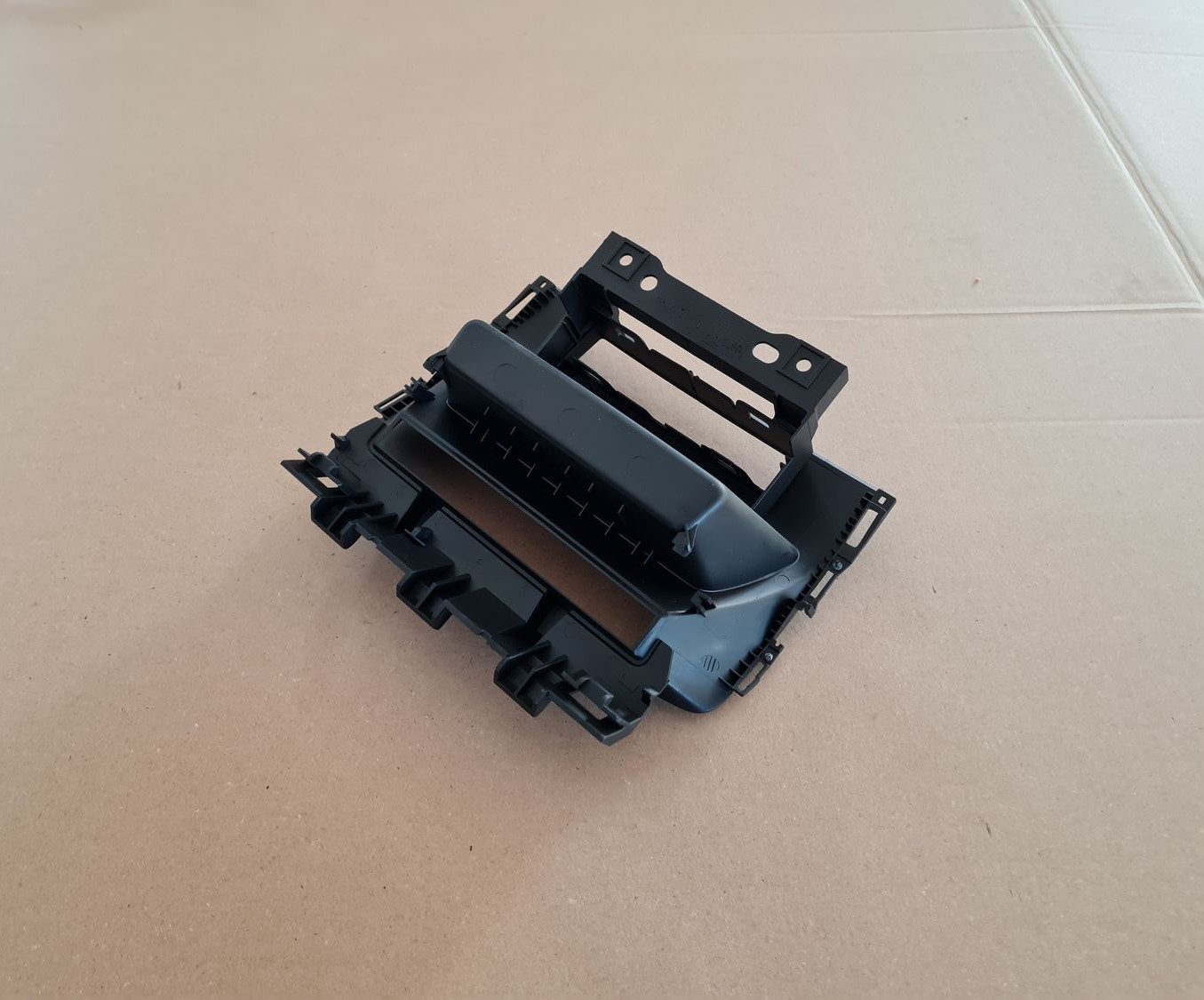 Displeja apdare (uz paneļa) priekš OPEL ASTRA J 2013