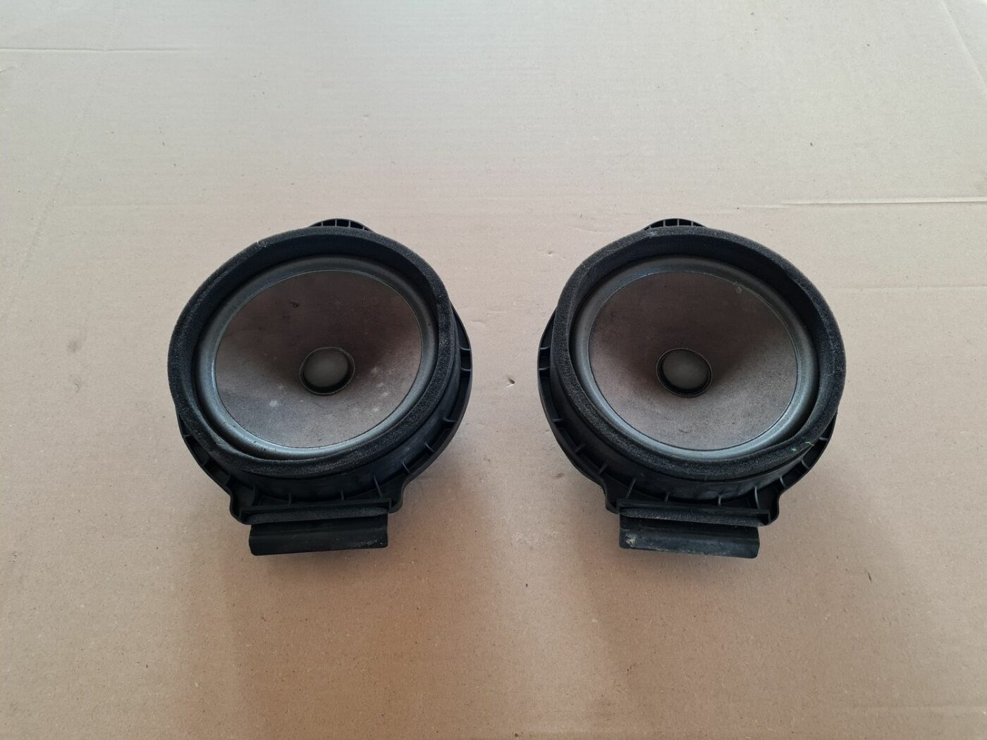 Durvju skaļrunis, apakšā priekš OPEL ASTRA J 2013