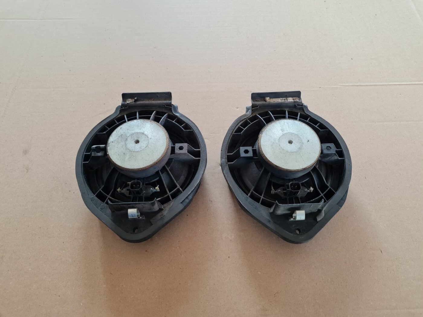 Durvju skaļrunis, apakšā priekš OPEL ASTRA J 2013