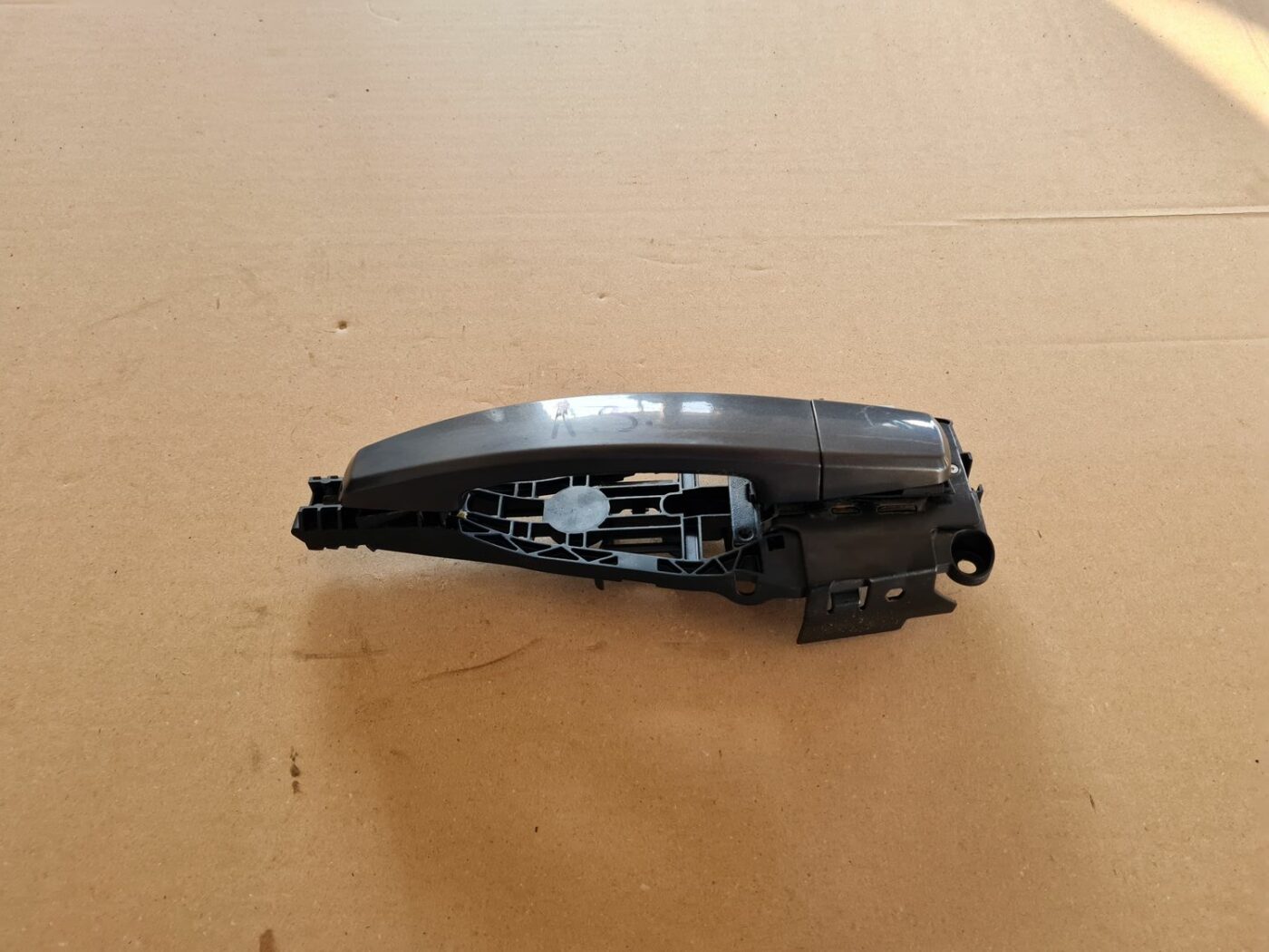 Aizmugurējais kreisais durvju rokturis priekš OPEL ASTRA J 2013 1 Aizmugurējais kreisais durvju rokturis priekš OPEL ASTRA J 2013