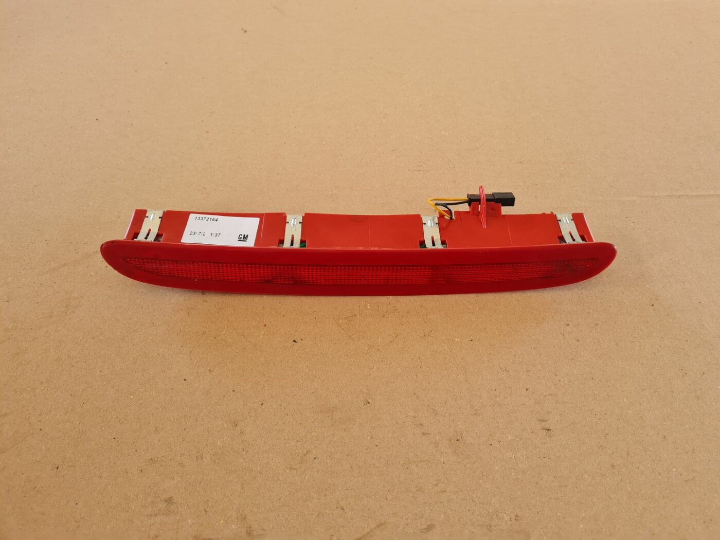 Stop signāls priekš OPEL ASTRA J 2013 1 Stop signāls priekš OPEL ASTRA J 2013