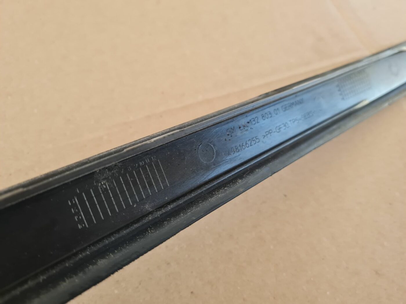 Vējstikla moldings priekš OPEL ASTRA J 2013 2 Vējstikla moldings priekš OPEL ASTRA J 2013