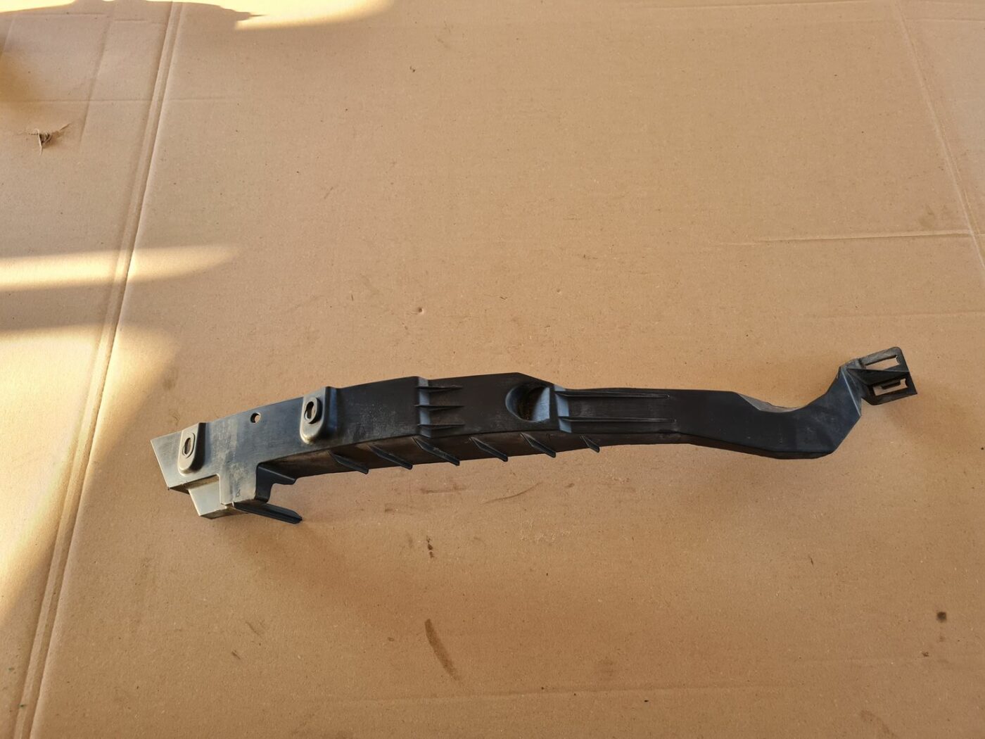 Priekšēja bufera kronšteins priekš OPEL ASTRA J 2013 1 Priekšēja bufera kronšteins priekš OPEL ASTRA J 2013