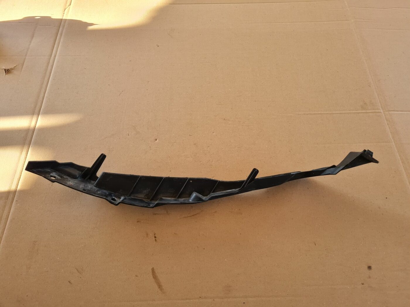 Priekšēja bufera kronšteins priekš OPEL ASTRA J 2013 2 Priekšēja bufera kronšteins priekš OPEL ASTRA J 2013