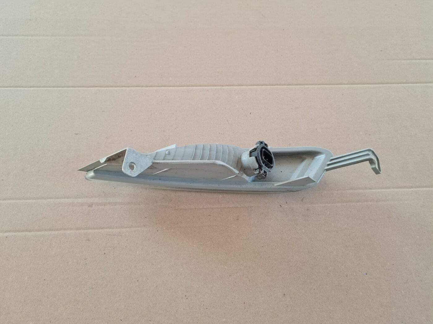 Pagrieziena signala lukturis priekš OPEL ASTRA J 2013