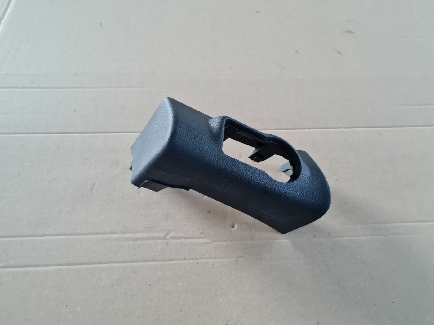 Gaismas slēdža apdare (uz paneļa) priekš OPEL ASTRA J 2013 1 Gaismas slēdža apdare (uz paneļa) priekš OPEL ASTRA J 2013