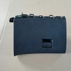 Mantu glabāšanas nodalījums pasažiera pusē priekš OPEL ASTRA J 2013